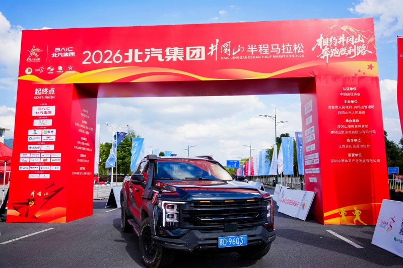 Foton Mars 7 and General EV pickups on logistics duty