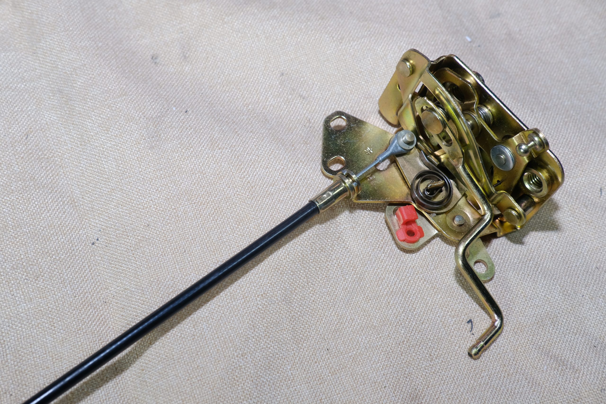 WG1642340015 Right Door Lock Assembly